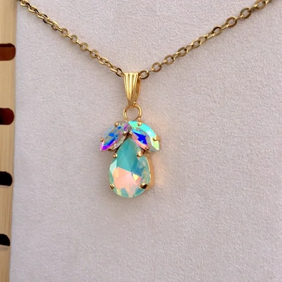 Green Opal Aurora Borealis + Gold Pear Marquis Crystal Pendant Drop Necklace - Picture 4 of 9